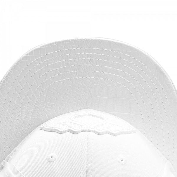 Boné Branco Snapback "Pussy"