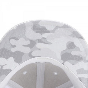 Boné Branco Snapback "Pussy"