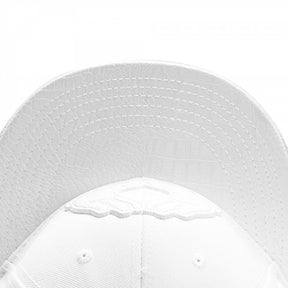 Boné Branco Snapback "Pussy"