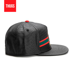Boné Snapback "SMOKING" Preto em Couro